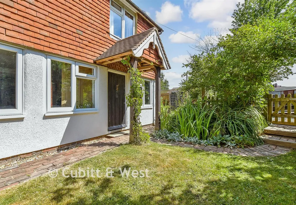 Front Garden - Blackboys, Uckfield, East Sussex - Wards of Kent