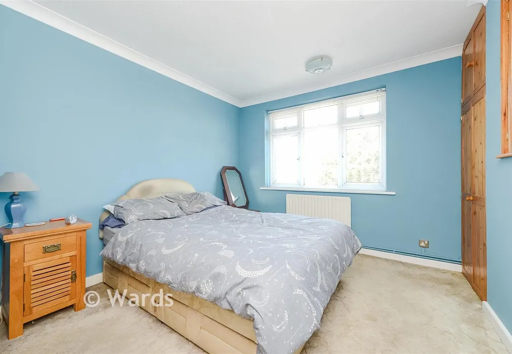 Bedroom 1 - Treetops Close, London - Wards of Kent