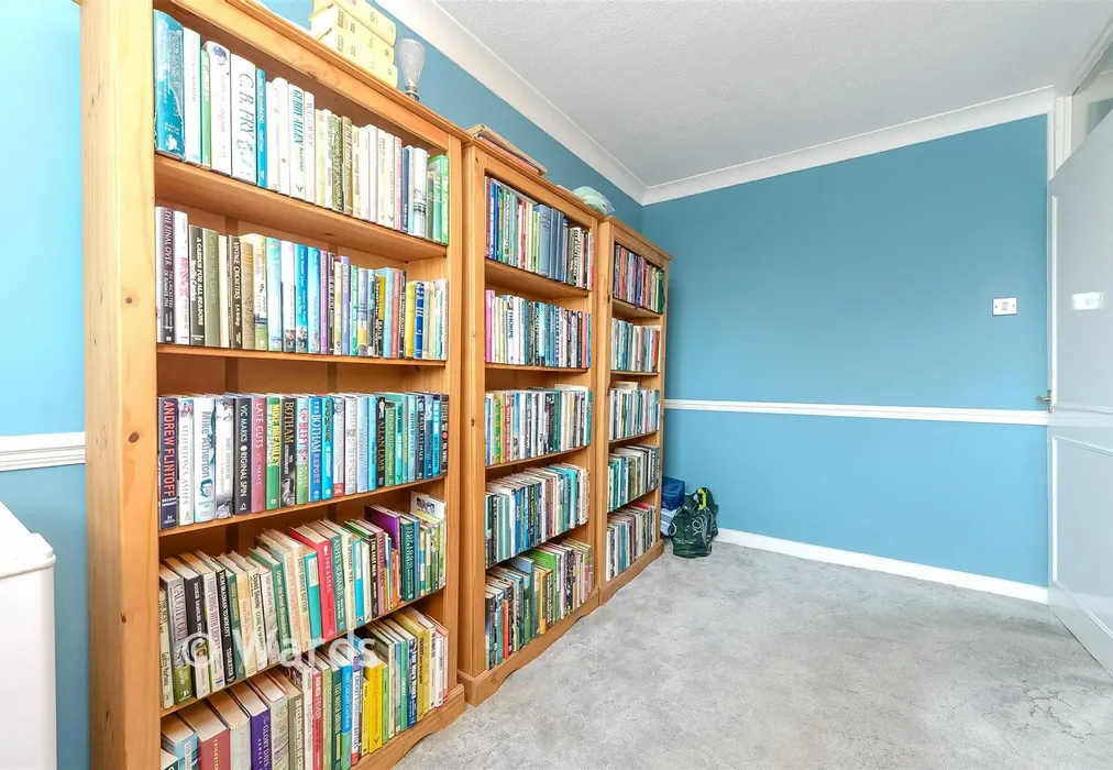 Bedroom 2 - Treetops Close, London - Wards of Kent