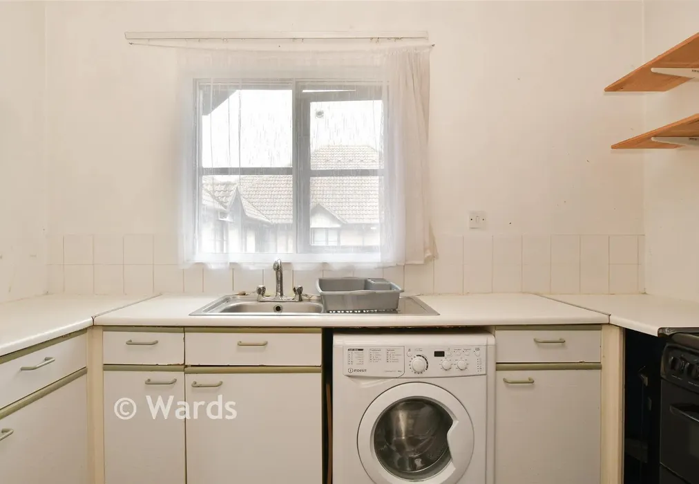 Kitchen - Clifton Walk, Dartford, Kent - Wards of Kent