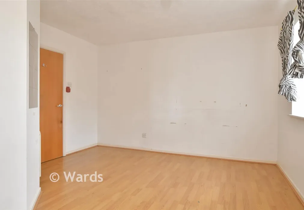 Bedroom 1 - Clifton Walk, Dartford, Kent - Wards of Kent