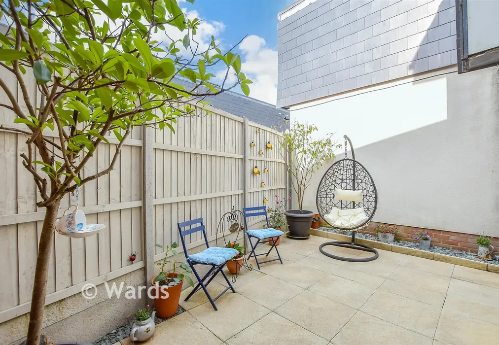 Side Garden - Duke Of York Way, Coxheath, Maidstone, Kent - Wards of Kent