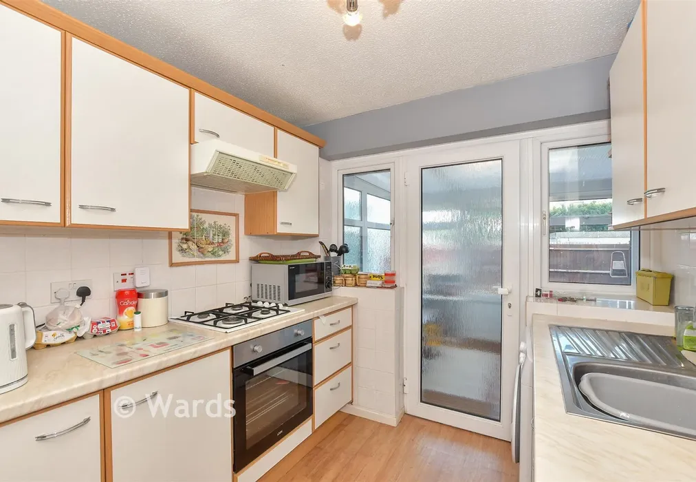 Kitchen - Grasmere Road, Kennington, Ashford, Kent - Wards of Kent