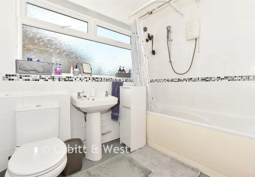 Bathroom - Greenfields Way, Horsham, West Sussex - Wards of Kent