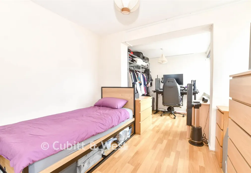 Bedroom 3 - Greenfields Way, Horsham, West Sussex - Wards of Kent