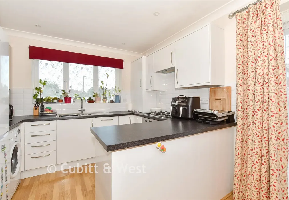 Lounge/Kitchen - Greenfields Way, Horsham, West Sussex - Wards of Kent