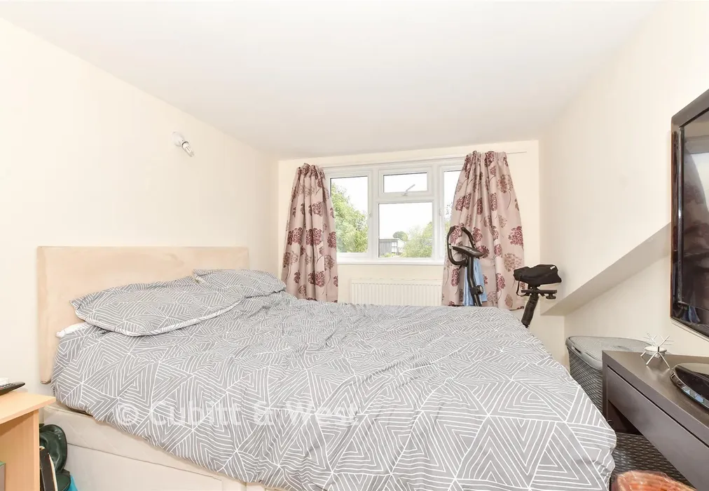 Bedroom 1 - Greenfields Way, Horsham, West Sussex - Wards of Kent