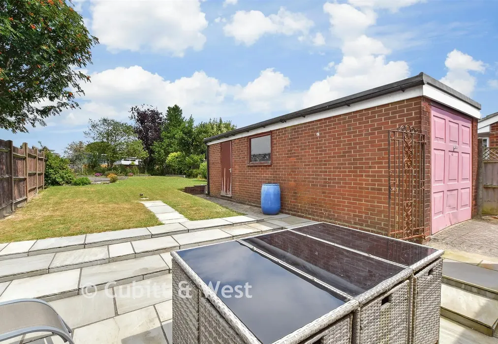Rear Garden - Greenfields Way, Horsham, West Sussex - Wards of Kent