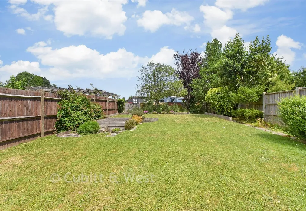 Rear Garden - Greenfields Way, Horsham, West Sussex - Wards of Kent