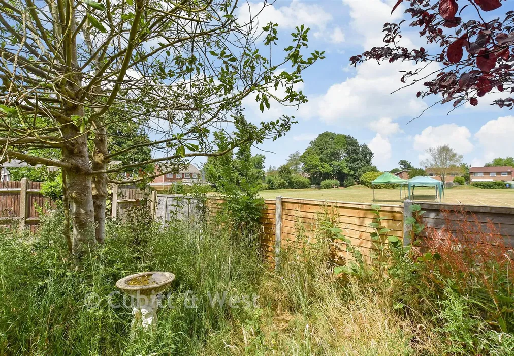 Rear Garden - Greenfields Way, Horsham, West Sussex - Wards of Kent