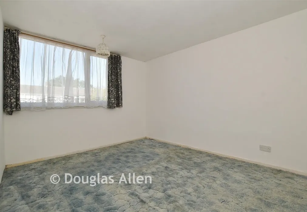 Bedroom 1 - Great Knightleys, Basildon, Essex - Wards of Kent