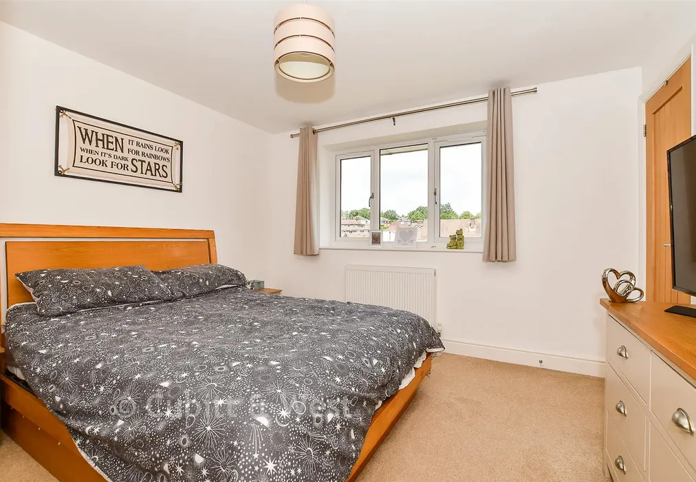 Bedroom 1 - Mulberry Way, Crowborough, East Sussex - Wards of Kent