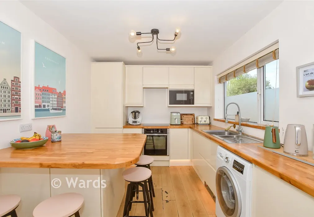 Kitchen - Larch Crescent, Tonbridge, Kent - Wards of Kent