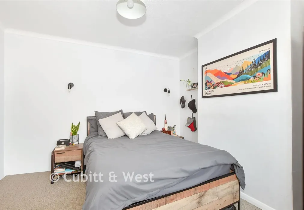 Bedroom 1 - Nelson Road, Horsham, West Sussex - Wards of Kent