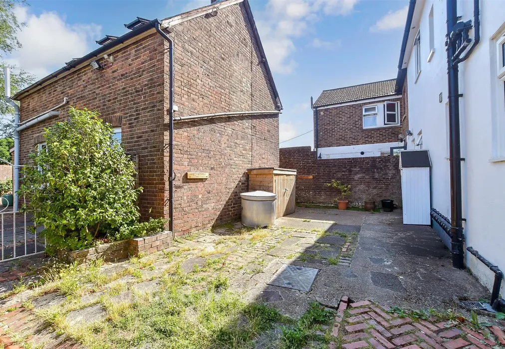 Rear Garden - Nelson Road, Horsham, West Sussex - Wards of Kent
