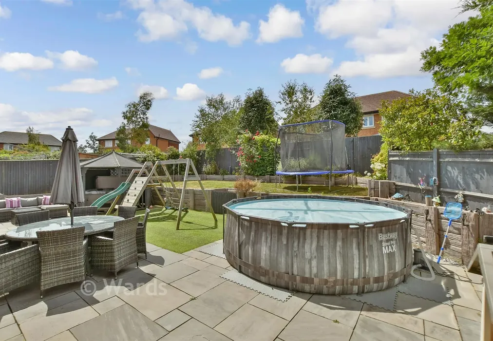 Rear Garden - Lawday Avenue, Eastchurch, Kent - Wards of Kent