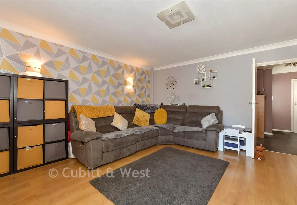 Lounge/Dining Room - Stroud Green Drive, Bognor Regis, West Sussex - Wards of Kent