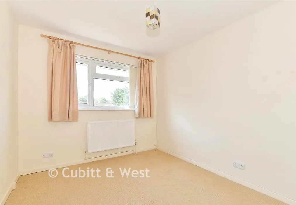 Bedroom 2 - Glebelands, Pulborough, West Sussex - Wards of Kent