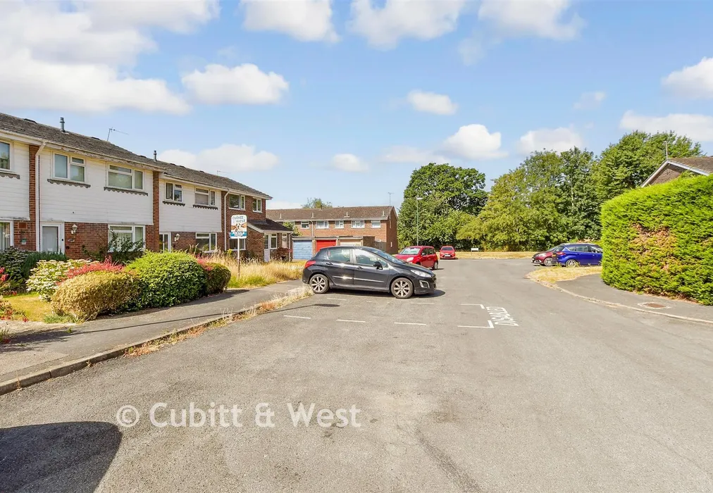Driveway/Parking - Glebelands, Pulborough, West Sussex - Wards of Kent