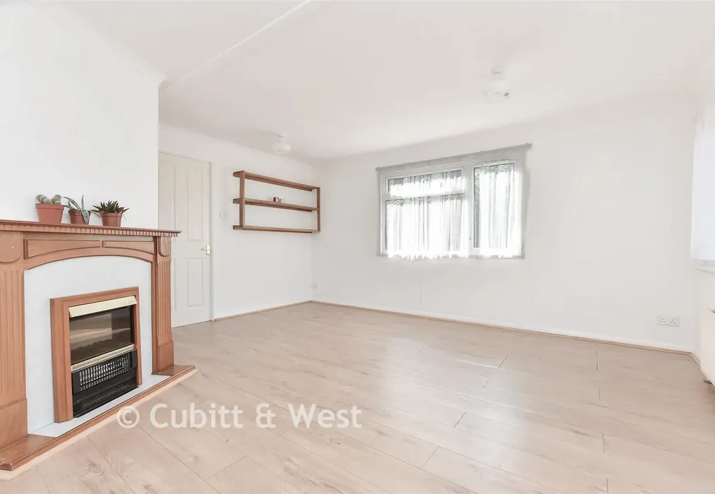 Lounge - Boxhill Road, Tadworth, Surrey - Wards of Kent