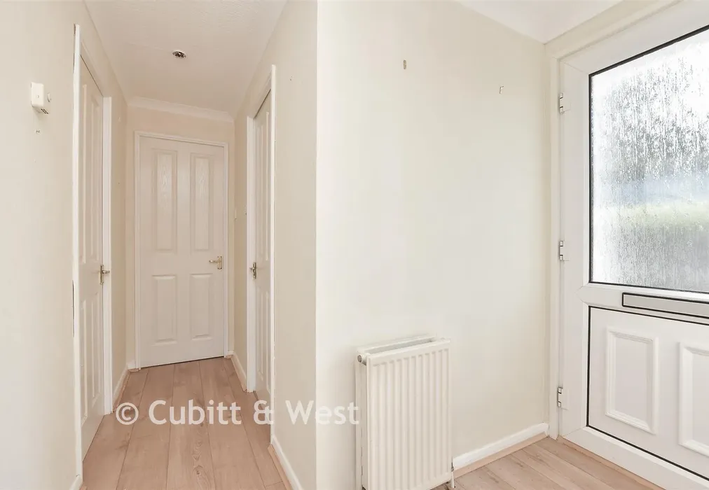 Entrance Hall - Boxhill Road, Tadworth, Surrey - Wards of Kent
