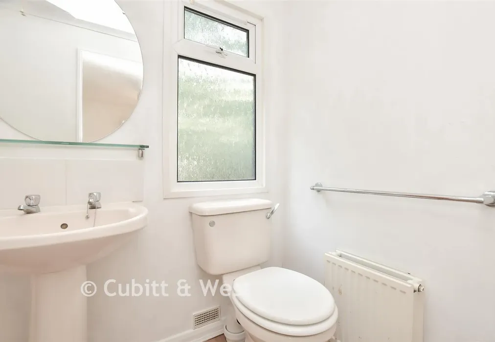 En-suite Shower Room - Boxhill Road, Tadworth, Surrey - Wards of Kent