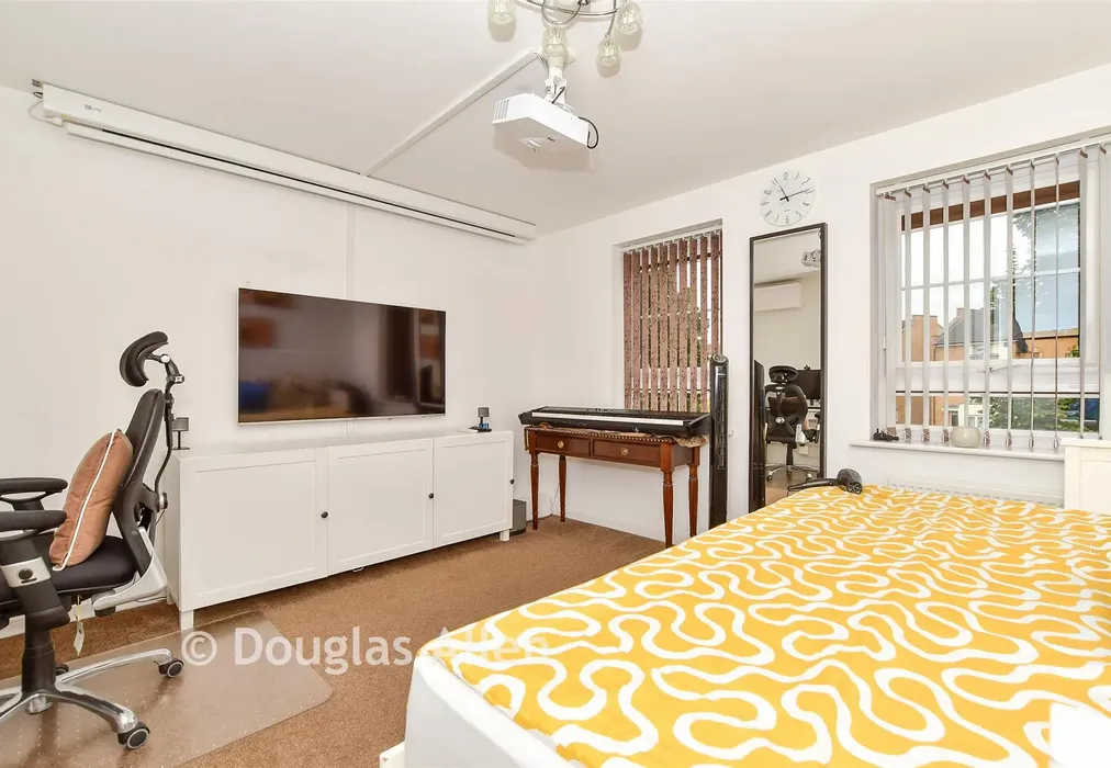 Bedroom 2 - Broadhurst Place, Basildon, Essex - Wards of Kent