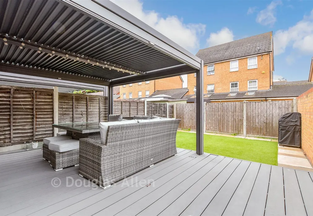 Rear Garden - Broadhurst Place, Basildon, Essex - Wards of Kent