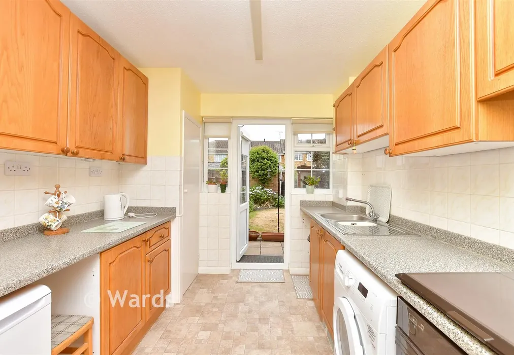 Kitchen - Collingwood Walk, Sittingbourne, Kent - Wards of Kent