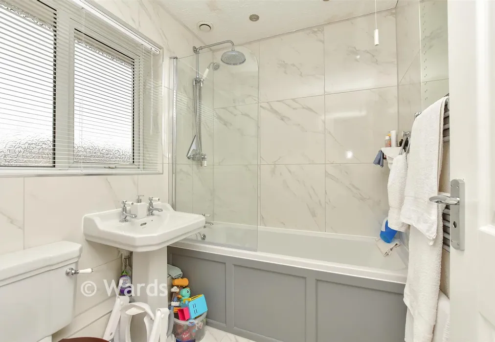 Bathroom - Gregory Close, Church Milton, Kent - Wards of Kent