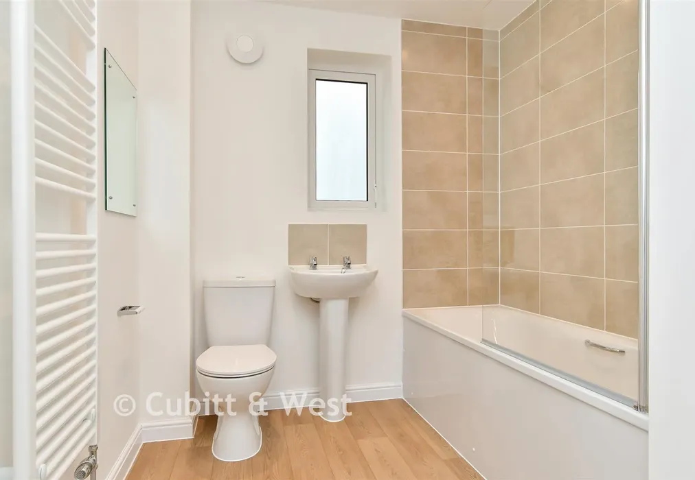 Bathroom - Colts Brook Road, Sompting, West Sussex - Wards of Kent