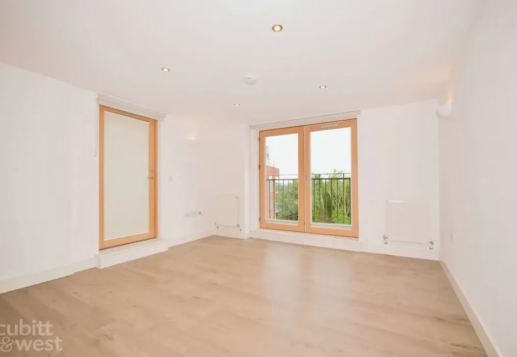 Living Area - Wood Street, East Grinstead, RH19 - Wards of Kent
