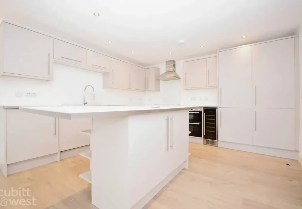Kitchen - Wood Street, East Grinstead, RH19 - Wards of Kent