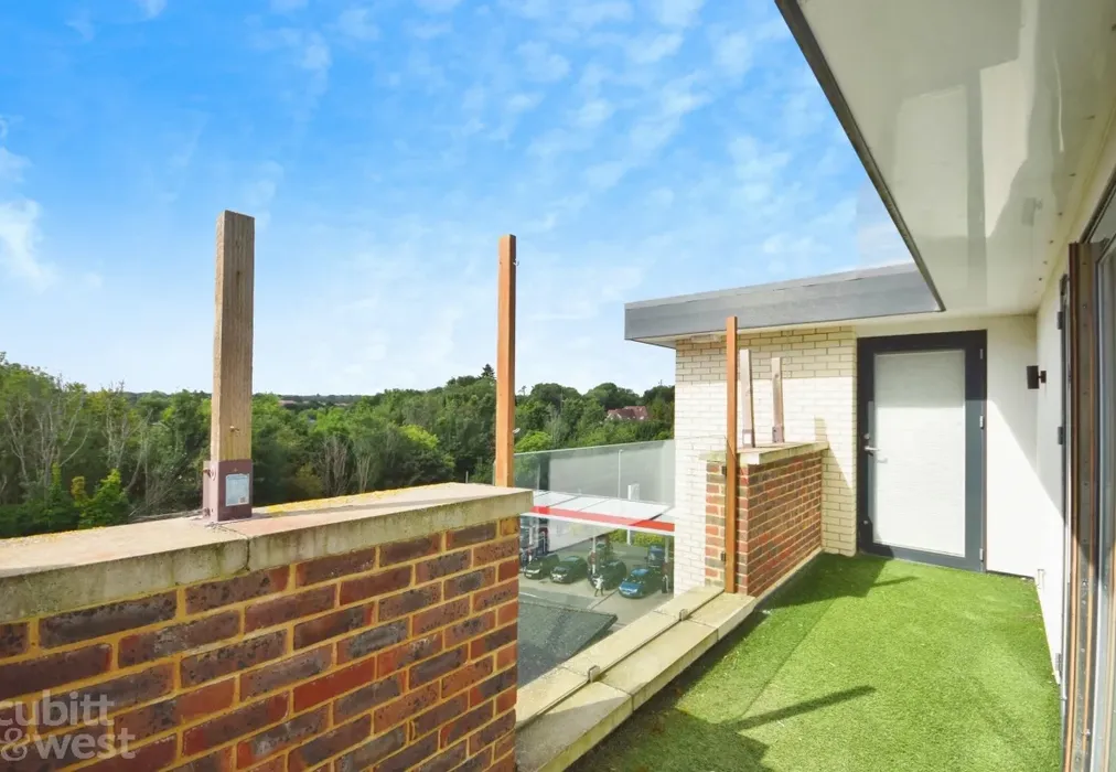 Balcony - Wood Street, East Grinstead, RH19 - Wards of Kent