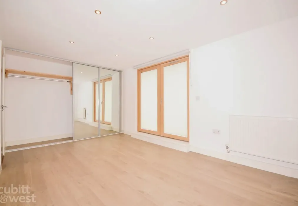 Bedroom 1 - Wood Street, East Grinstead, RH19 - Wards of Kent