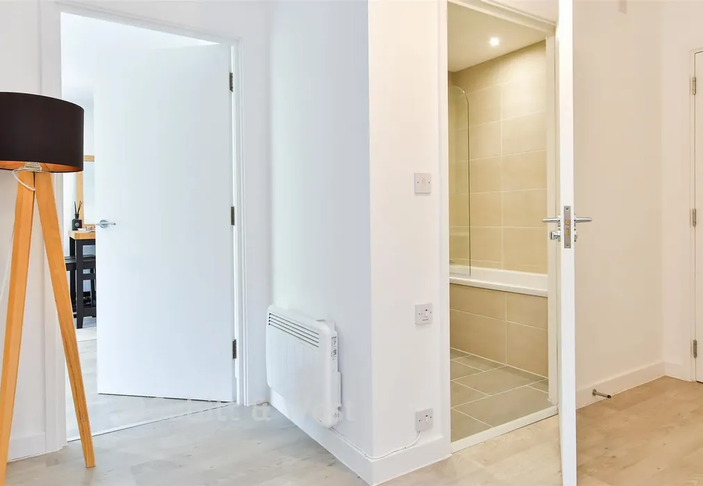 Entrance Hall - Denman Place, Coldean, East Sussex - Wards of Kent