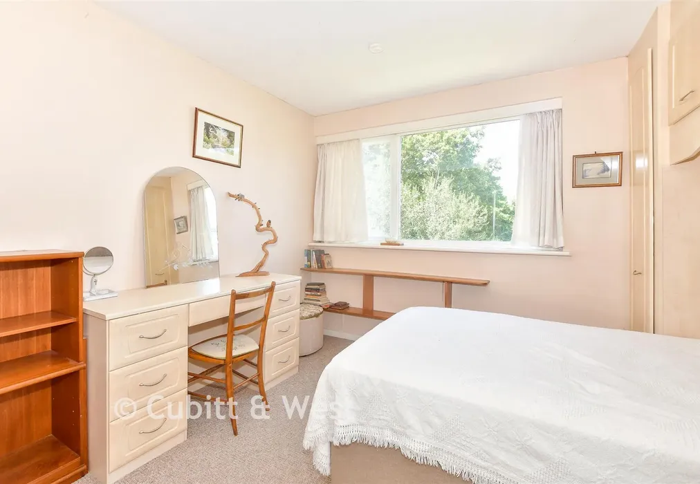 Bedroom 3 - Maisemore Gardens, Emsworth, Hampshire - Wards of Kent