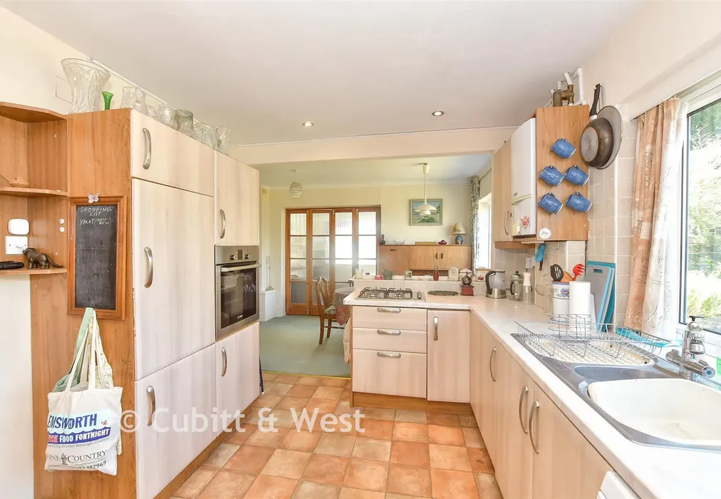 Kitchen - Maisemore Gardens, Emsworth, Hampshire - Wards of Kent