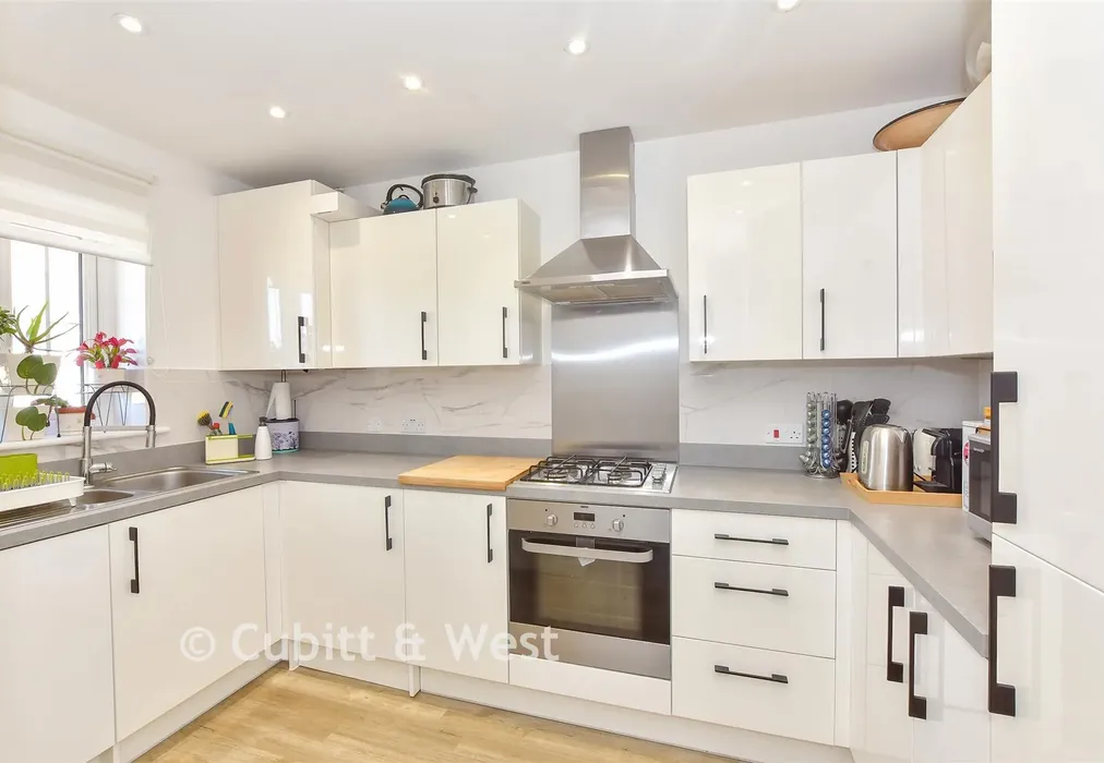 Kitchen - Shipwrights Close, Emsworth, Hampshire - Wards of Kent