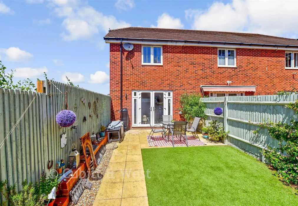 Rear Garden - Shipwrights Close, Emsworth, Hampshire - Wards of Kent