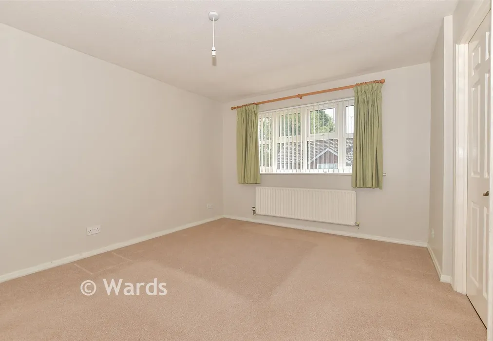 Bedroom 1 - Rogersmead, Tenterden, Kent - Wards of Kent