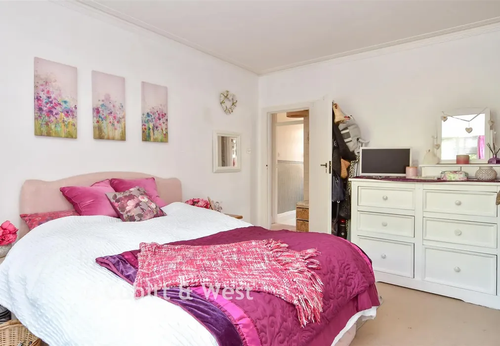 Bedroom 1 - Southview Drive, Worthing, West Sussex - Wards of Kent