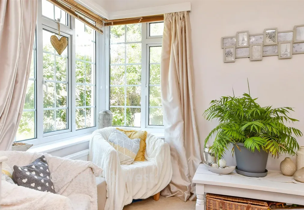 Internal Lifestyle Photograph - Southview Drive, Worthing, West Sussex - Wards of Kent