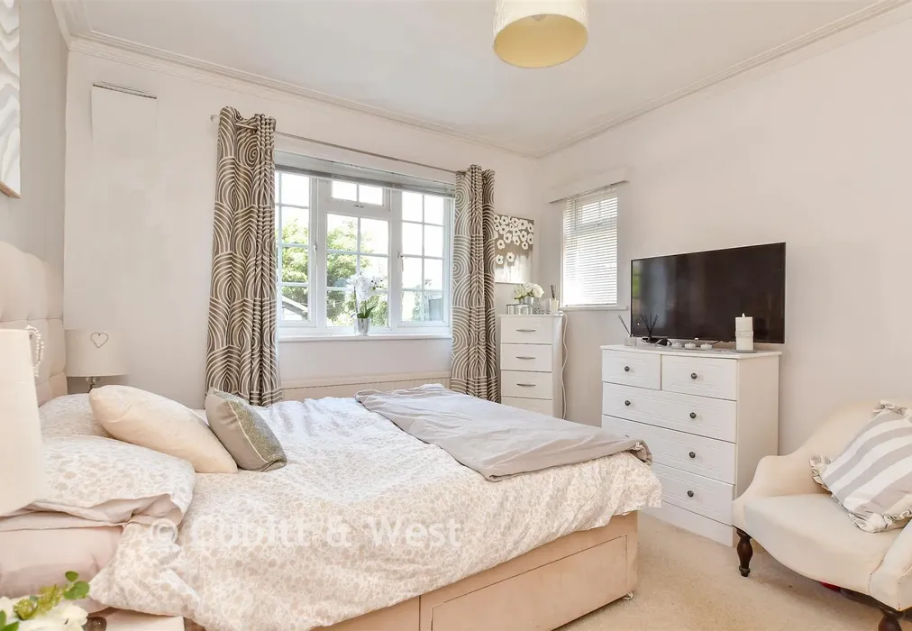 Bedroom 2 - Southview Drive, Worthing, West Sussex - Wards of Kent