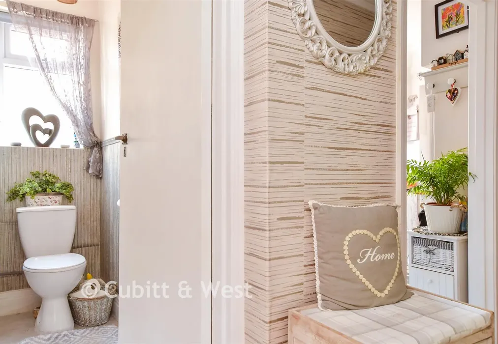 Separate Toilet - Southview Drive, Worthing, West Sussex - Wards of Kent