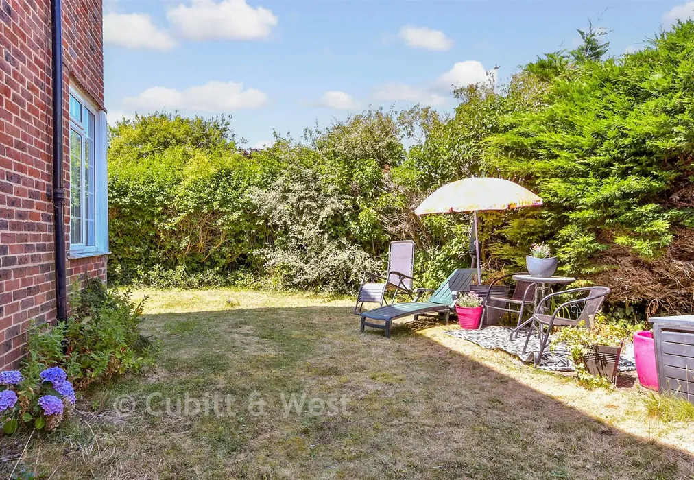 Rear Garden - Southview Drive, Worthing, West Sussex - Wards of Kent