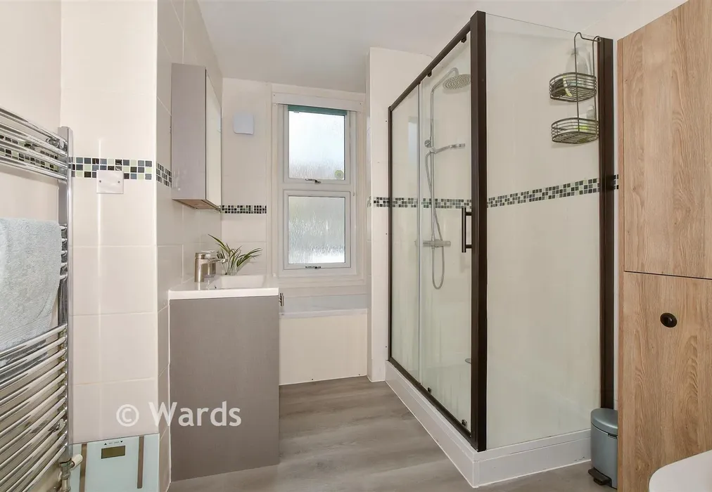 Bathroom - Dane Park Road, Margate, Kent - Wards of Kent