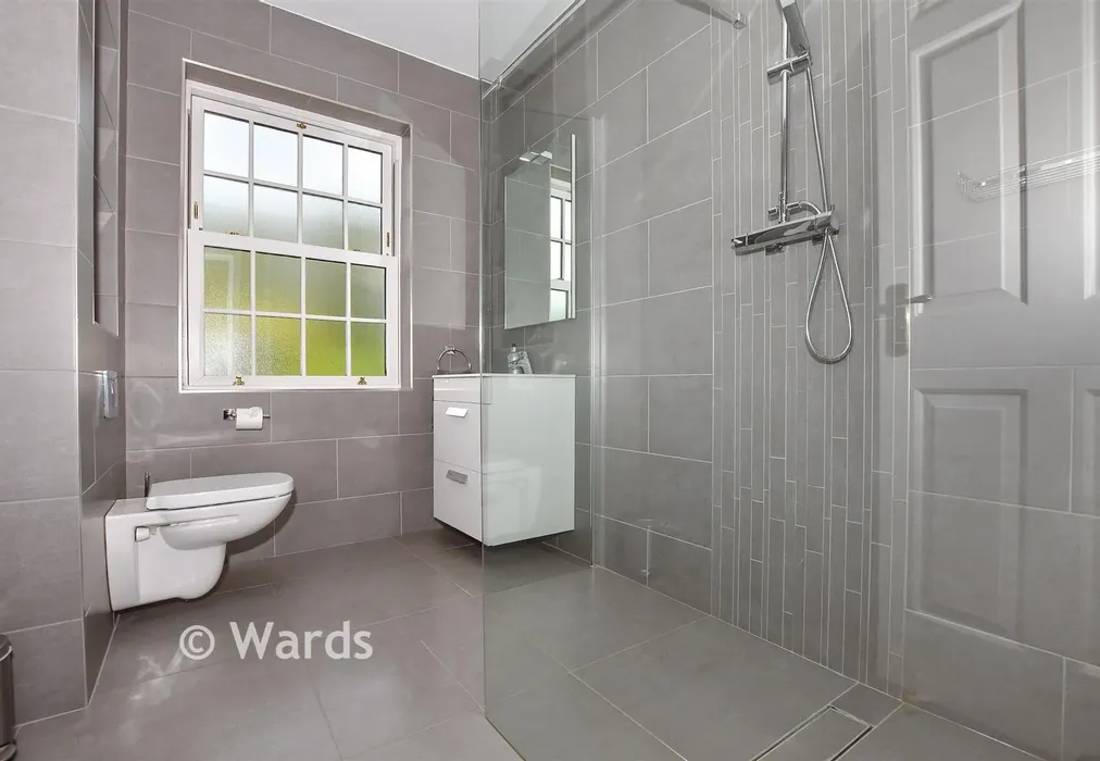 Shower Room - Hollandbury Park, Kings Hill, Kent - Wards of Kent