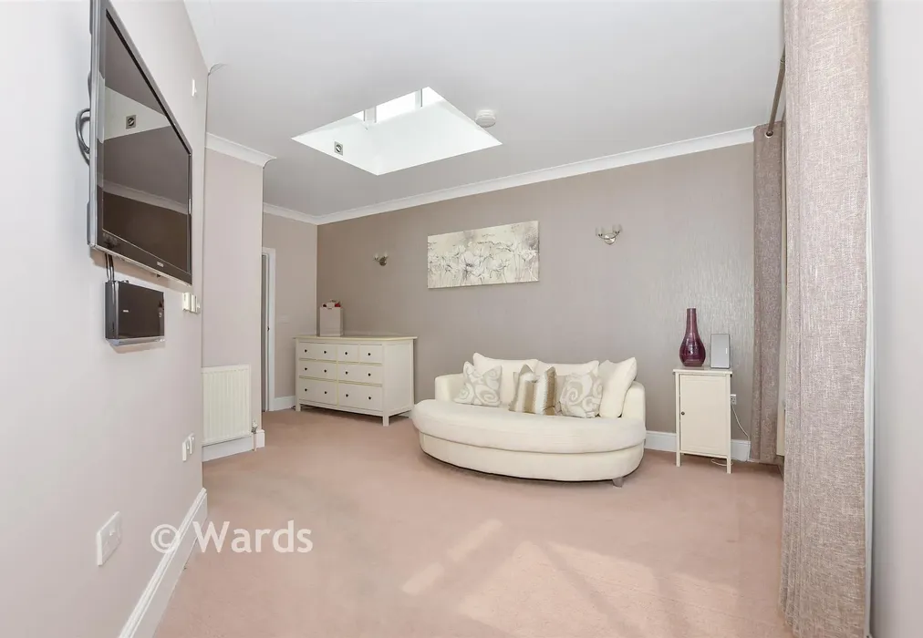 Main Bedroom Lounge - Hollandbury Park, Kings Hill, Kent - Wards of Kent