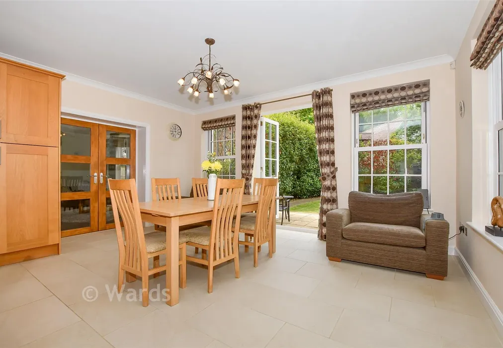 Kitchen/Breakfast Room - Hollandbury Park, Kings Hill, Kent - Wards of Kent